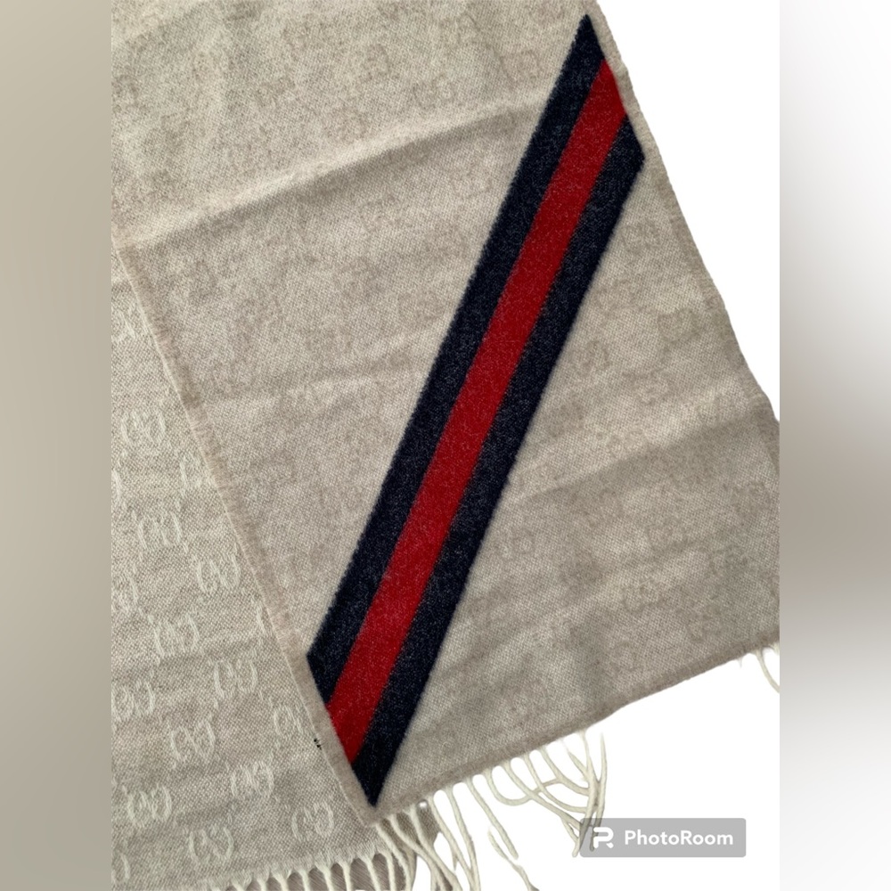💝💝💝GUCCI AUTHENTIC NEW Wool Monogram Web Scarf, beige/blue/red💝💝💝 - Picture 7 of 15